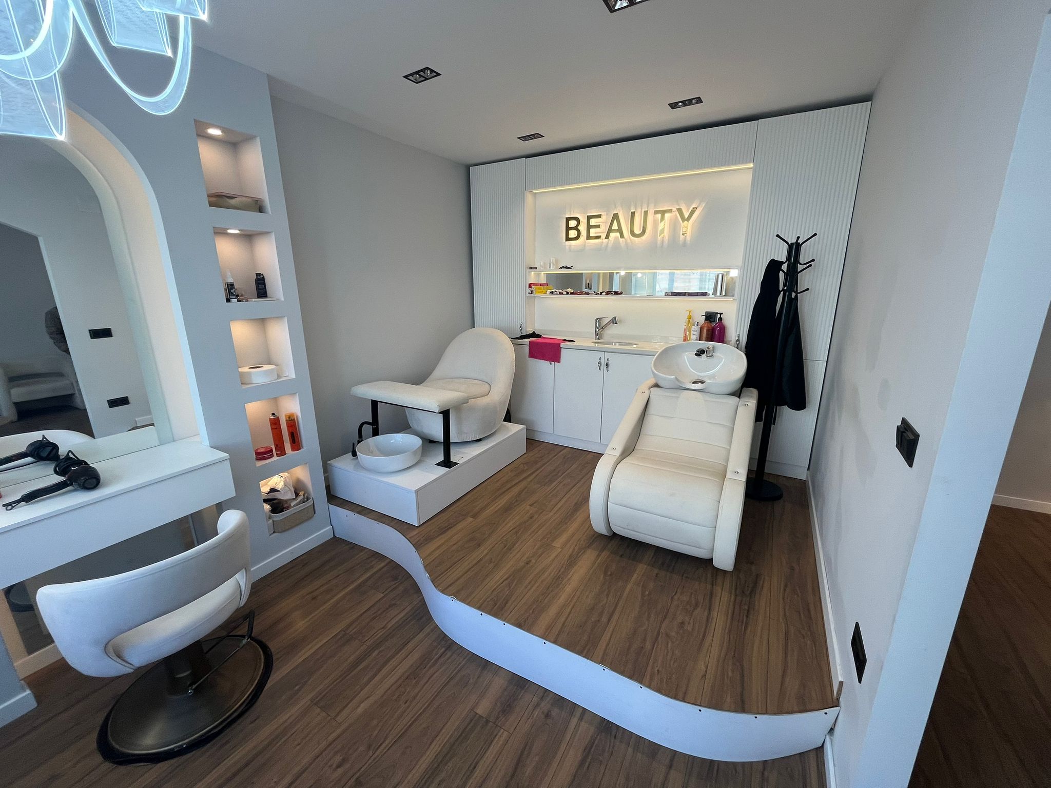 UZUN SOKAK'TA GÜZELLİK MERKEZİ